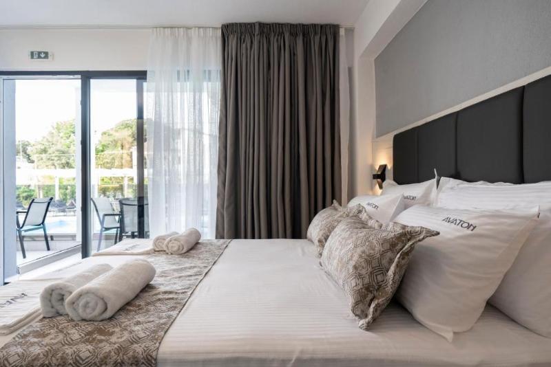 اتاق استاندارد با چشم‌انداز استخر, Avaton Luxury Resort And Spa  Adults Only 14plus