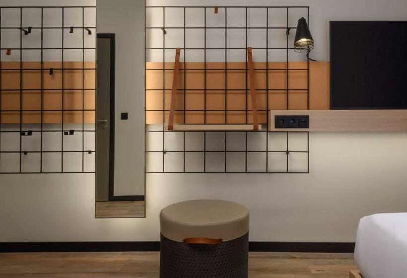 اتاق استاندارد با چشم‌انداز شهر, Moxy Lisboa Oriente