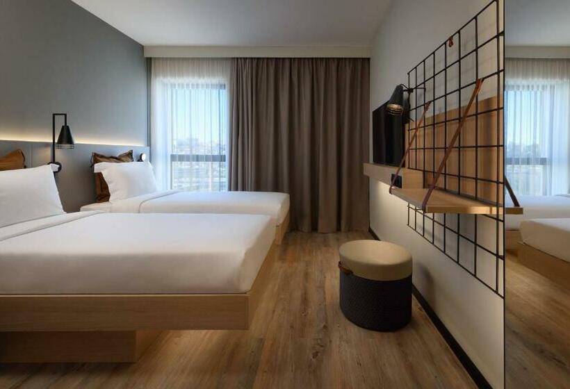 اتاق استاندارد با چشم‌انداز شهر, Moxy Lisboa Oriente