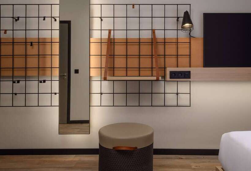 اتاق استاندارد با چشم‌انداز شهر, Moxy Lisboa Oriente