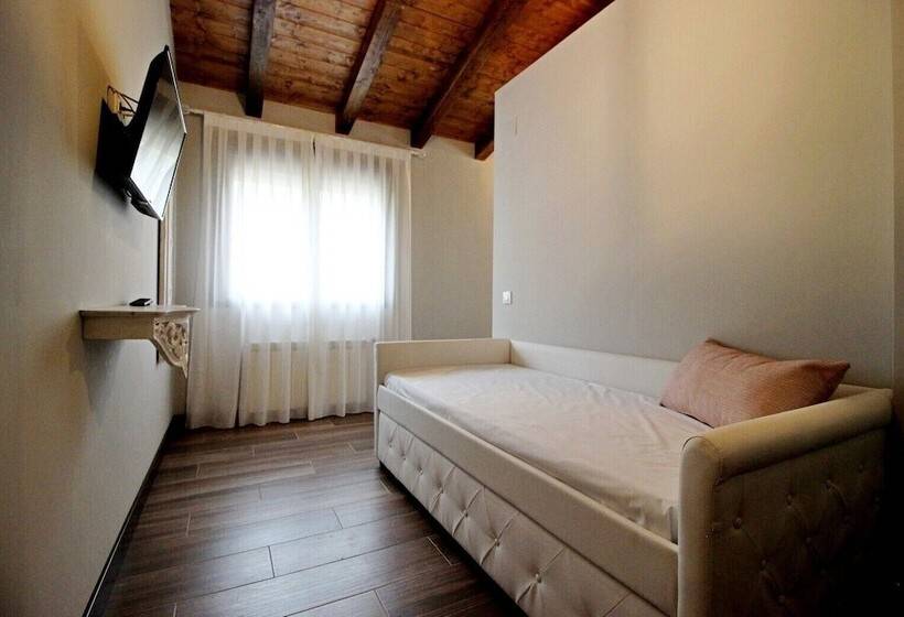 اتاق استاندارد برای معلولان, Rural San Giles