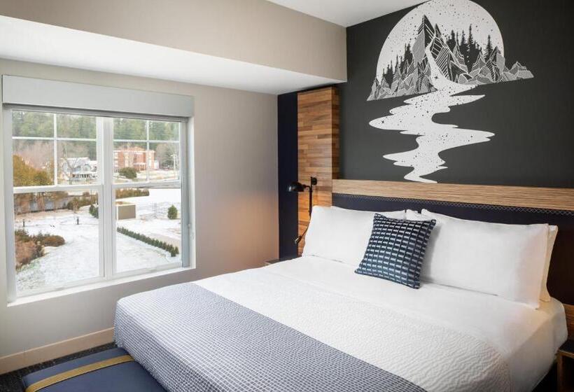 Deluxe Suite King Bed, Voco Saranac Lake Ny Waterfront, An Ihg