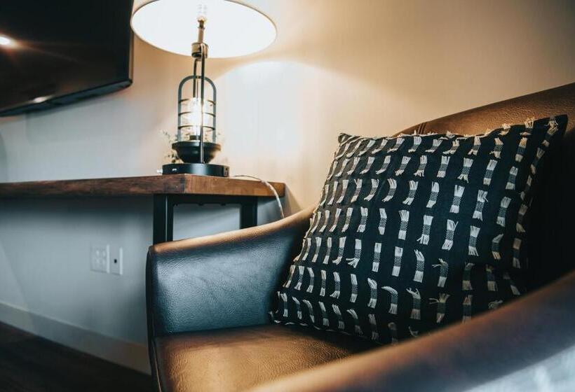 اتاق استاندارد با تخت بزرگ برای معلولان, Voco Saranac Lake Ny Waterfront, An Ihg