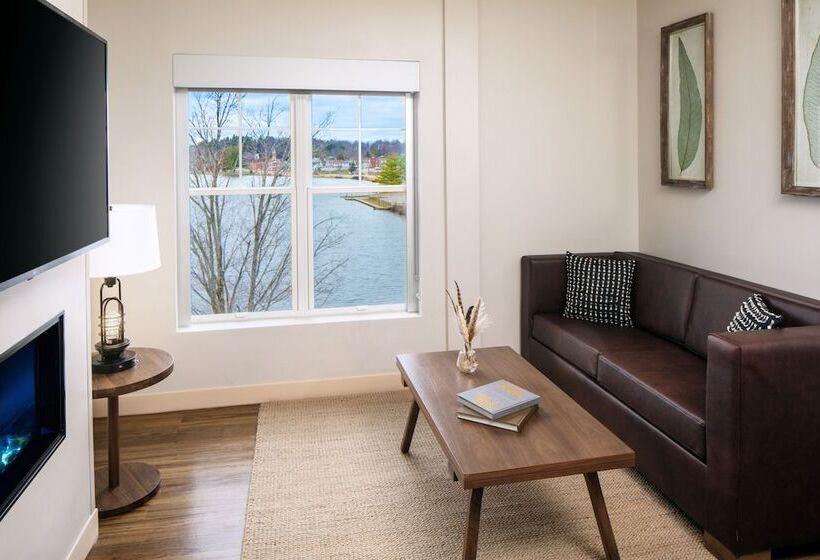 Suite with lake view, Voco Saranac Lake Ny Waterfront, An Ihg