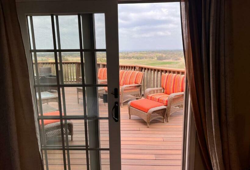 استودیوی لوکس, The Hideout Golf Club & Resort