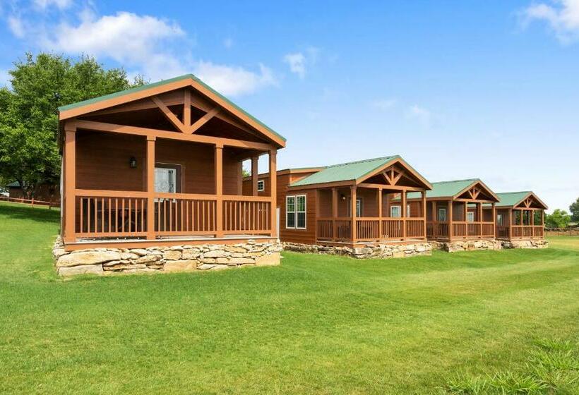 بنگله خانوادگی, The Hideout Golf Club & Resort