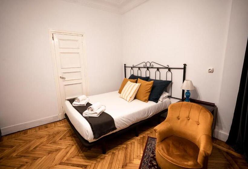 חדר סטנדרט לשלושה עם חדר אמבטיה משוף, Hihome Hostel