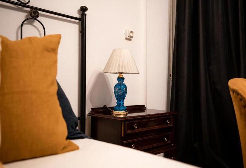 חדר סטנדרט לשלושה עם חדר אמבטיה משוף, Hihome Hostel