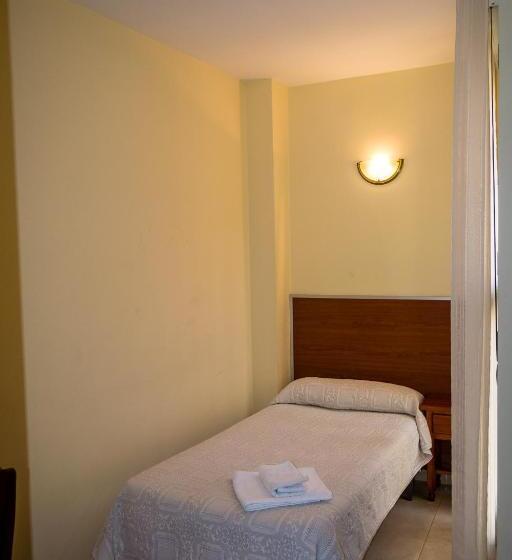 اتاق استاندارد یک نفره, El Roble Hotel Restaurante