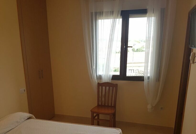 اتاق استاندارد یک نفره, El Roble Hotel Restaurante