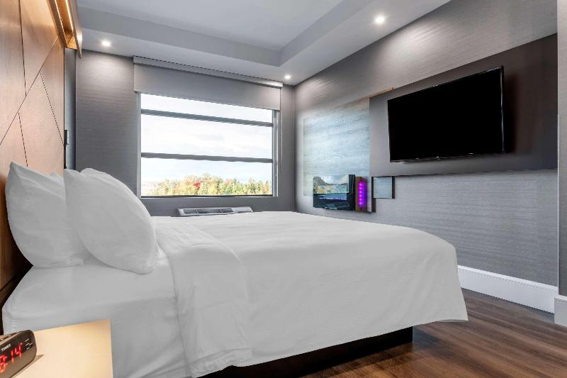 سوئیت با تخت بزرگ, Quality Hotel & Conference Centre
