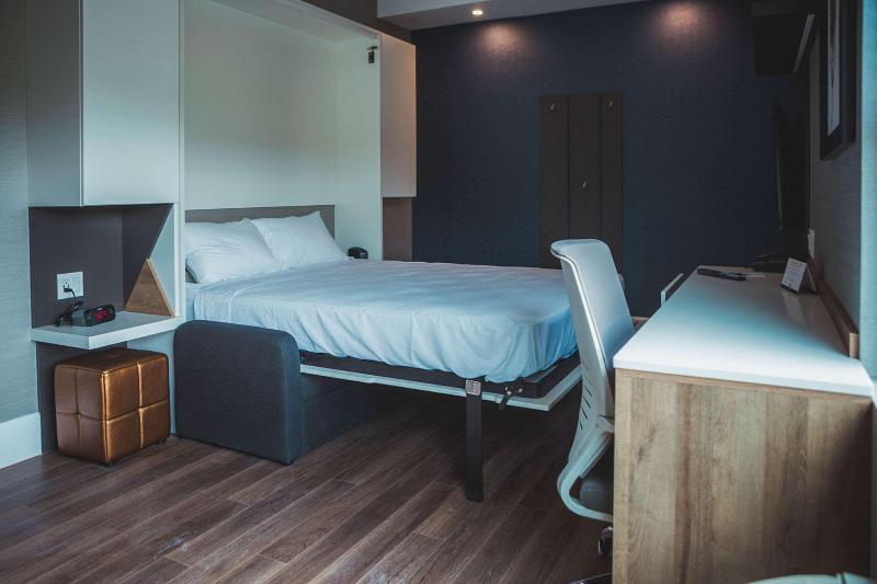 سوئیت با تخت بزرگ, Quality Hotel & Conference Centre