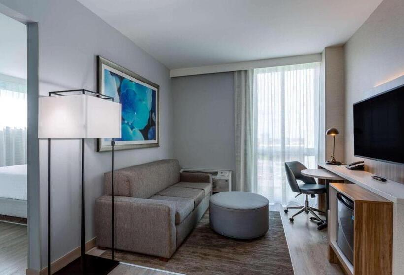 Suite King Bed, Wyndham Garden Miami International Airport