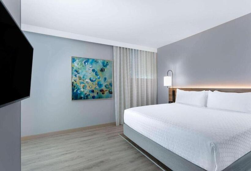 Suite King Bed, Wyndham Garden Miami International Airport