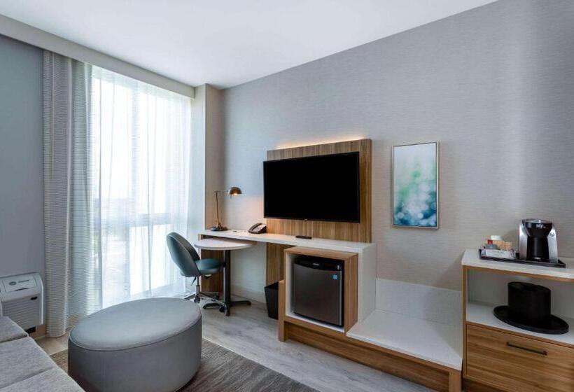 Suite King Bed, Wyndham Garden Miami International Airport