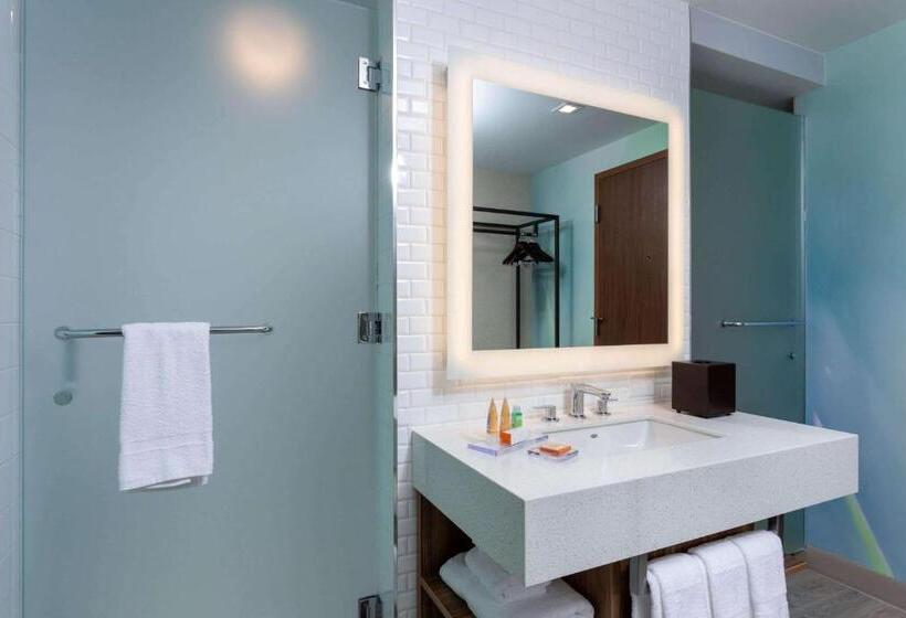 Standard Room Adapted for people with reduced mobility, Wyndham Garden Miami International Airport