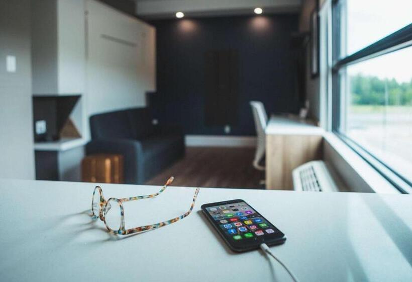 سوئیت با تخت بزرگ, Quality Hotel & Conference Centre