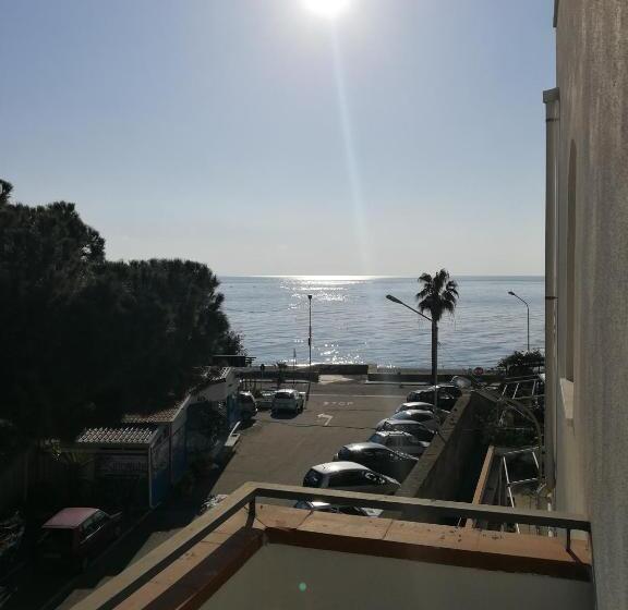 اتاق لوکس با چشم‌انداز دریا, B&b Il Mare Degli Dei