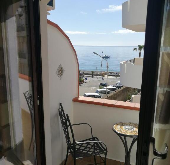 اتاق لوکس با چشم‌انداز دریا, B&b Il Mare Degli Dei