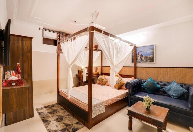 اتاق سوپریور با تخت بزرگ, House Of Comfort Noida