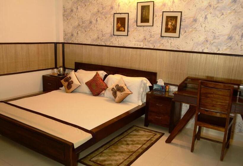 اتاق سوپریور با تخت بزرگ, House Of Comfort Noida