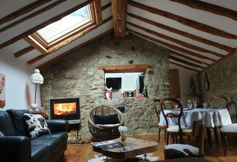 سوئیت 2 خوابه, La Petite Chapelle
