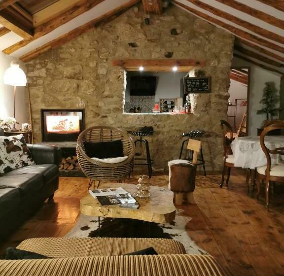 سوئیت 2 خوابه, La Petite Chapelle