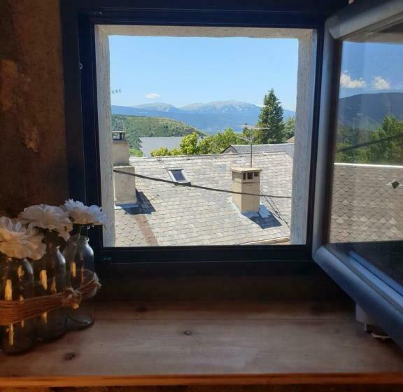 سوئیت 2 خوابه, La Petite Chapelle
