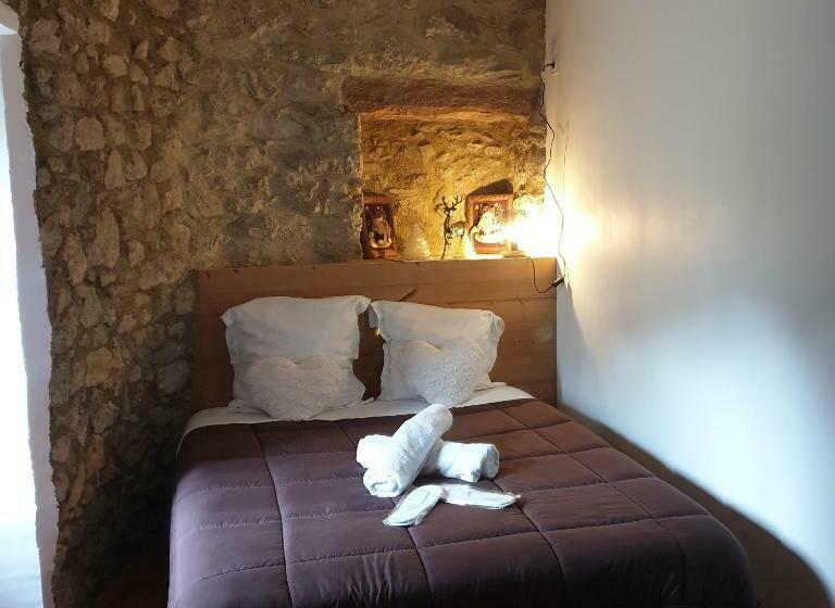 سوئیت 2 خوابه, La Petite Chapelle