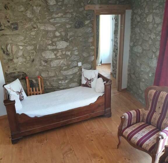 سوئیت 2 خوابه, La Petite Chapelle