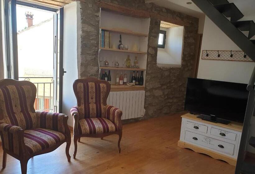 سوئیت 2 خوابه, La Petite Chapelle