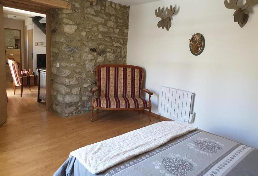 سوئیت 2 خوابه, La Petite Chapelle
