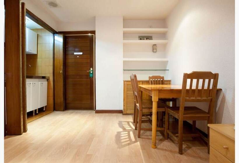 شقة غرفة واحدة, Apartamentos Goya 75