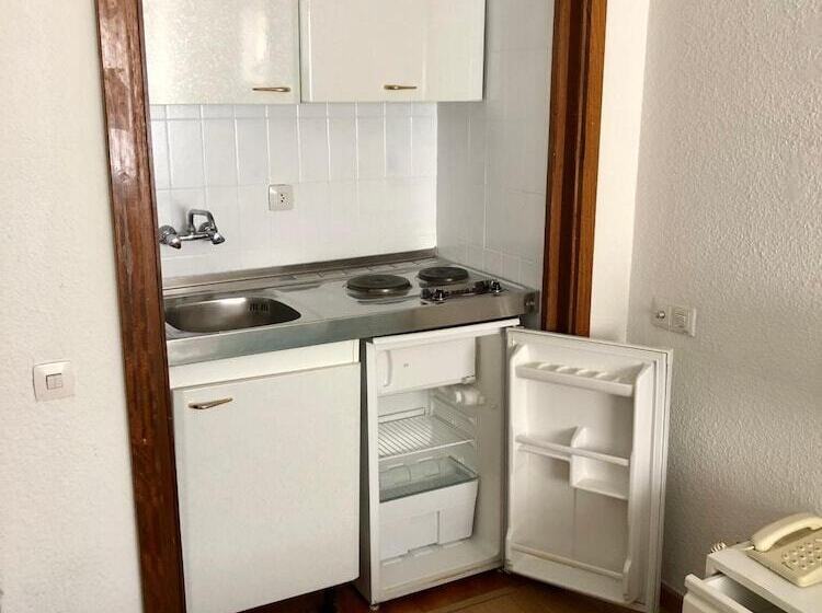 استودیوی استاندارد, Apartamentos Goya 75