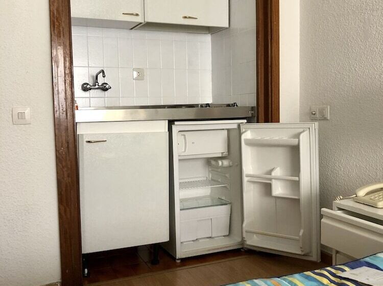 استودیوی استاندارد, Apartamentos Goya 75