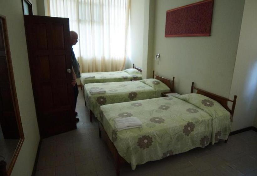 اتاق استاندارد سه نفره, Grand Hotel Mercedes