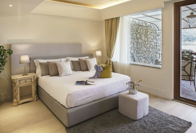 سوییت جونیور با چشم‌انداز دریا, Atlantis Bay  Vretreats