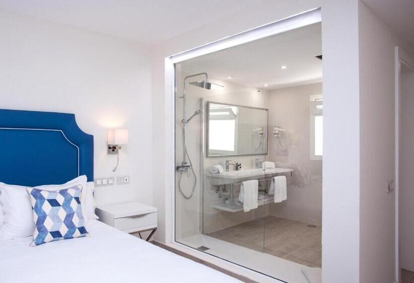 اتاق استاندارد سه نفره, Boutique Tao Caleta Mar
