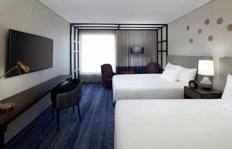 Standard Room, Doubletree By Hilton Montreal