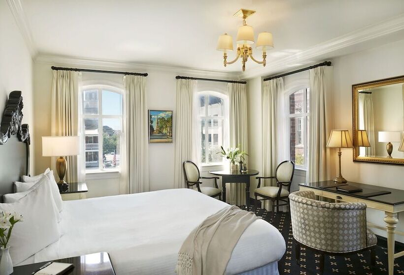 سوییت لوکس, French Quarter Inn