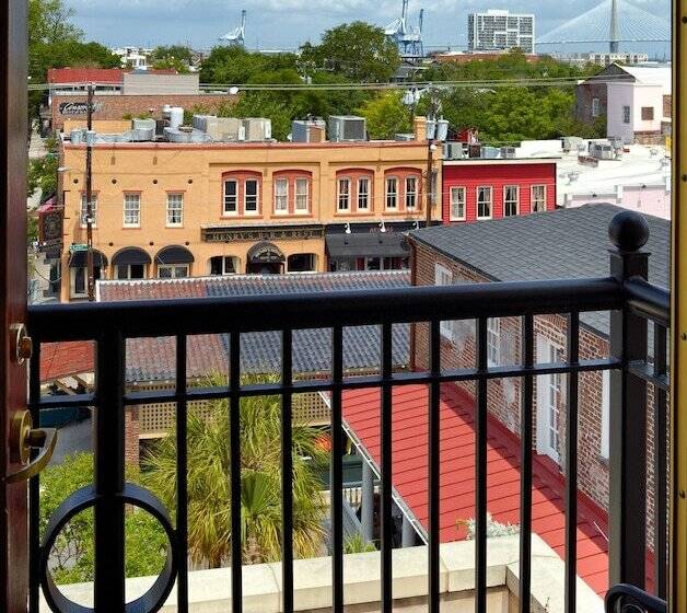 Suite Deluxe com Vistas, French Quarter Inn