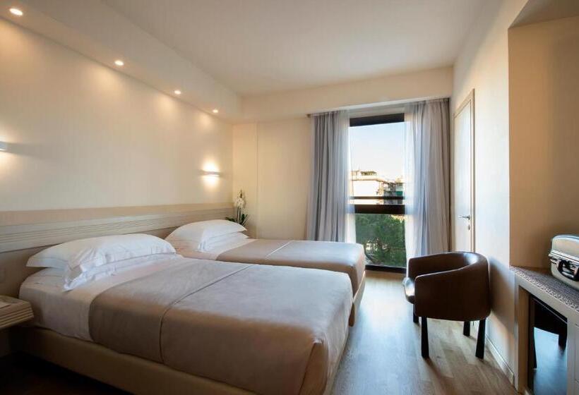 اتاق استاندارد سه نفره, Grifone Firenze  Meetings & Spa