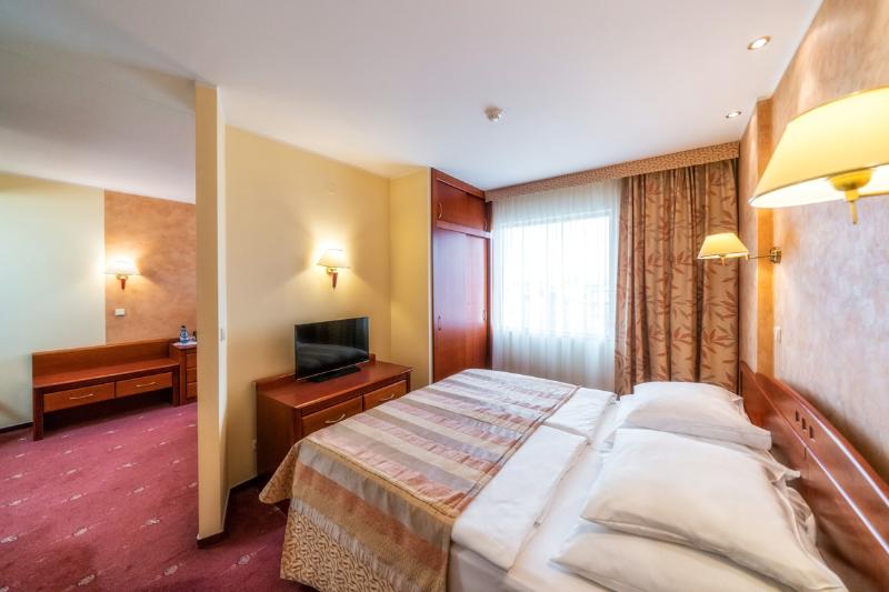 استودیوی استاندارد, Hp Park Plaza
