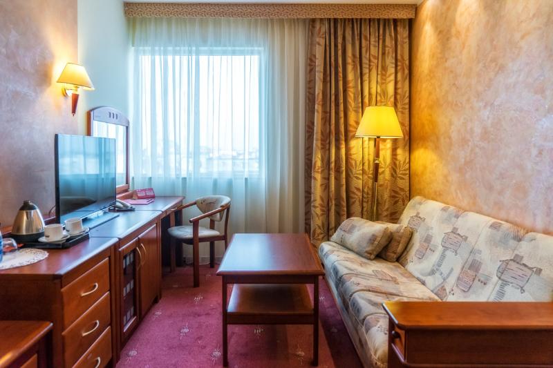 استودیوی استاندارد, Hp Park Plaza