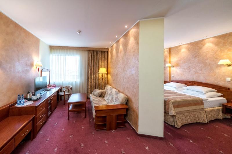 استودیوی استاندارد, Hp Park Plaza
