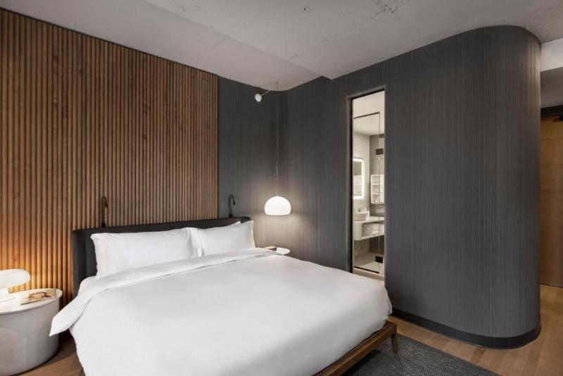 חדר קלאסי מיטת קינג סייז, Hôtel Le Germain Montréal