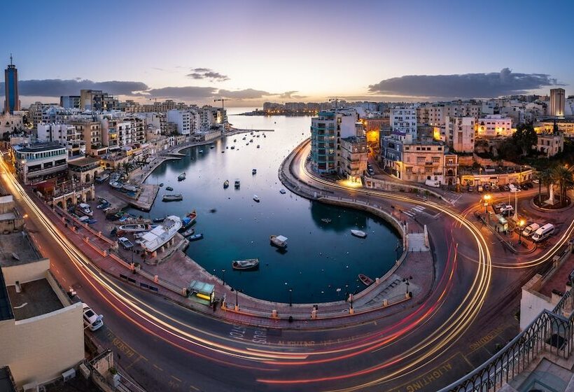 سوییت جونیور با چشم‌انداز دریا, Juliani   Boutique