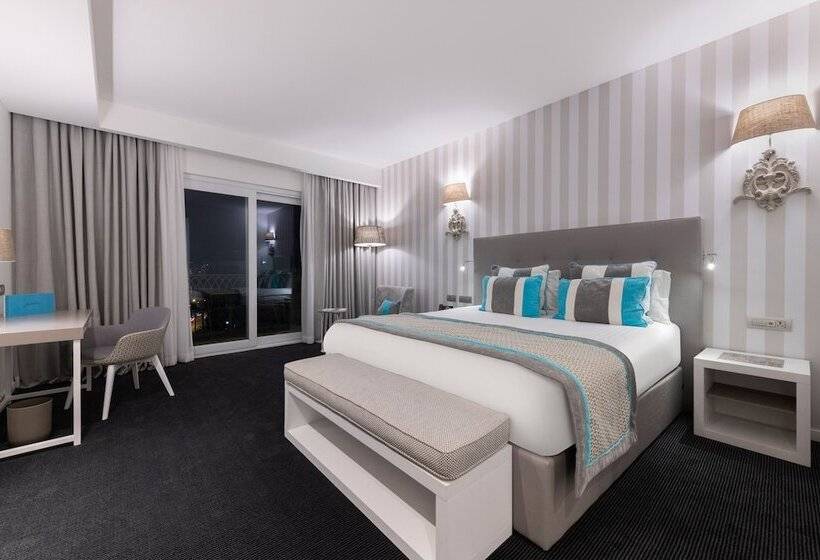 اتاق لوکس با چشم‌انداز دریا, Juliani   Boutique