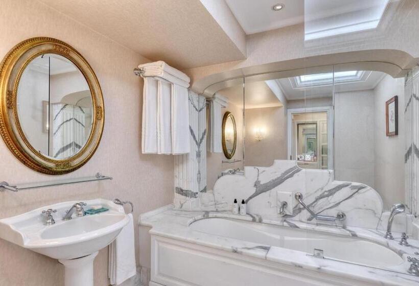 اتاق دلوکس با تخت کینگ و چشم‌انداز شهر, King George, A Luxury Collection Hotel, Athens