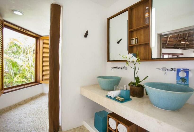 اتاق لوکس با چشم‌انداز دریا, Mahekal Beach Front Resort & Spa